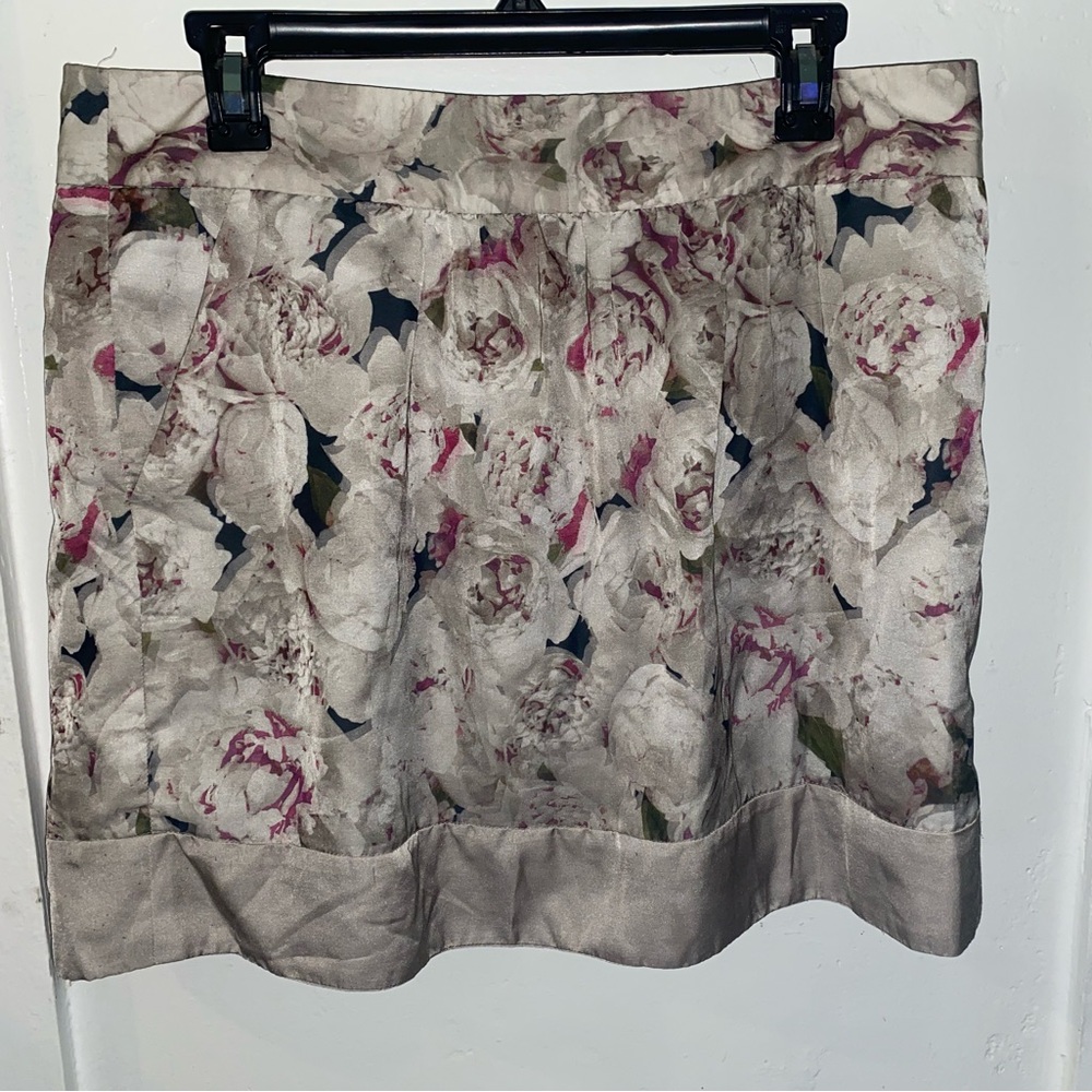 Gap Silk Floral above knee skirt gray, pink coquette size 10
